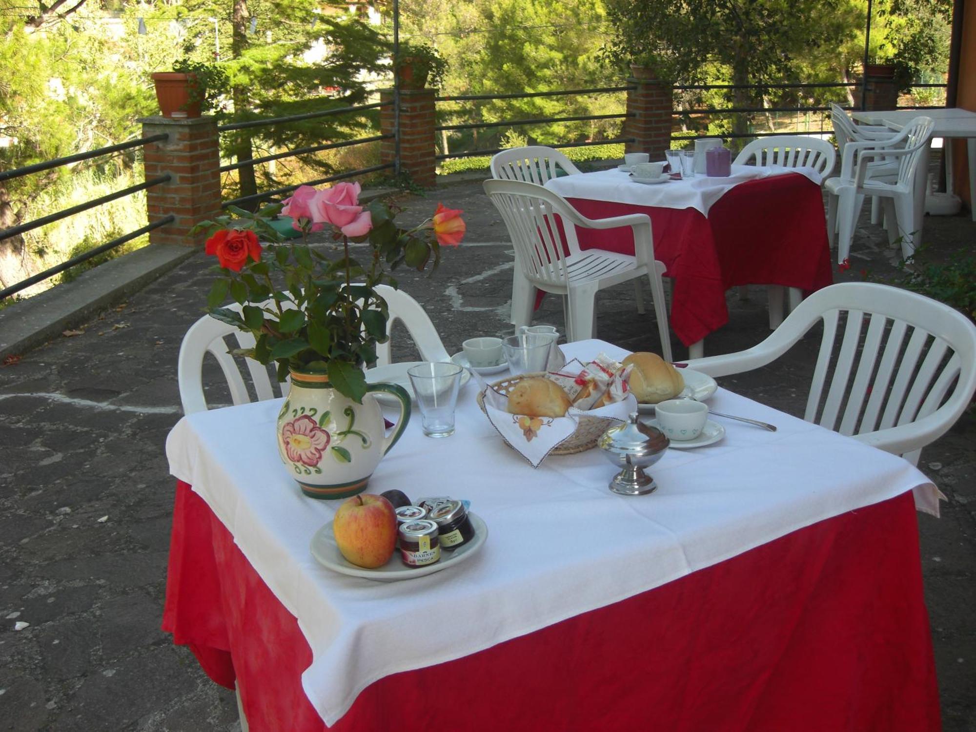 Hotel Il Poggetto Castellina Marittima Zewnętrze zdjęcie